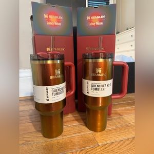 One Stanley x Lainey Wilson Country Gold Quencher FlowState Tumbler | 40 OZ